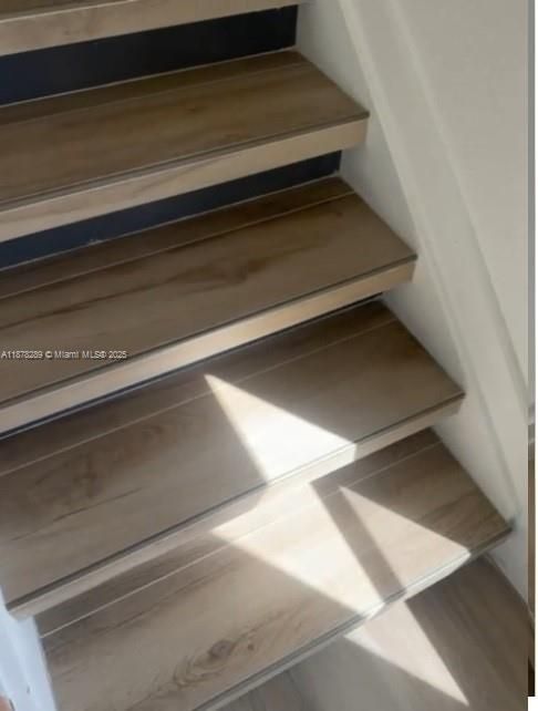 合同活跃: $3,390 (4 贝兹, 2 浴室, 1950 平方英尺)