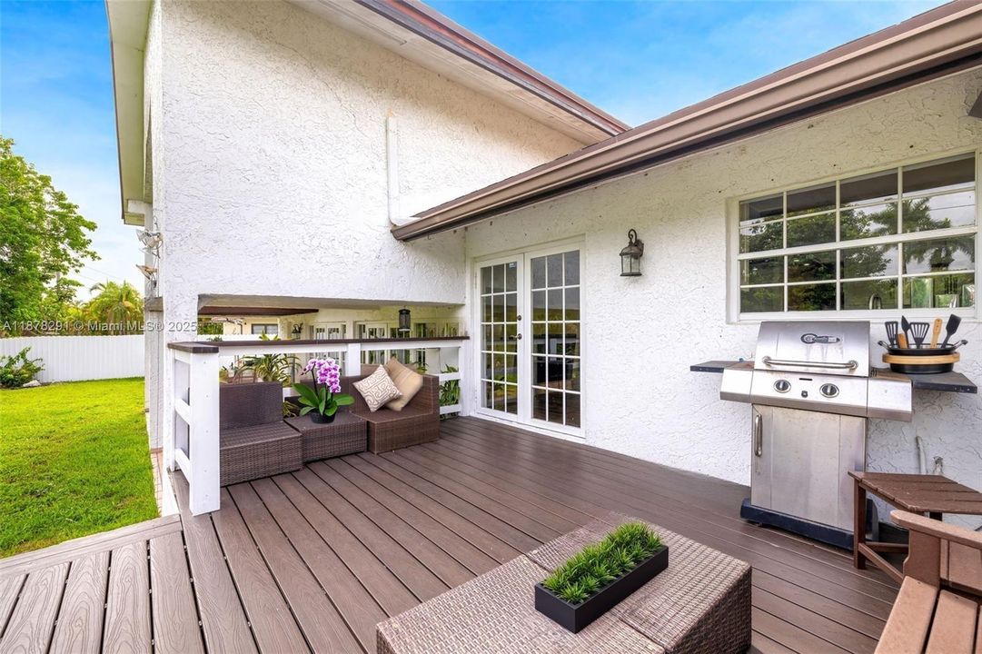 Под контрактом: $869,000 (4 спален, 2 ванн, 2487 Квадратных фут)