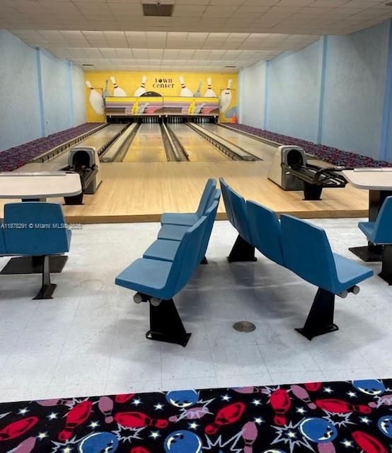 Под контрактом: $869,000 (4 спален, 2 ванн, 2487 Квадратных фут)