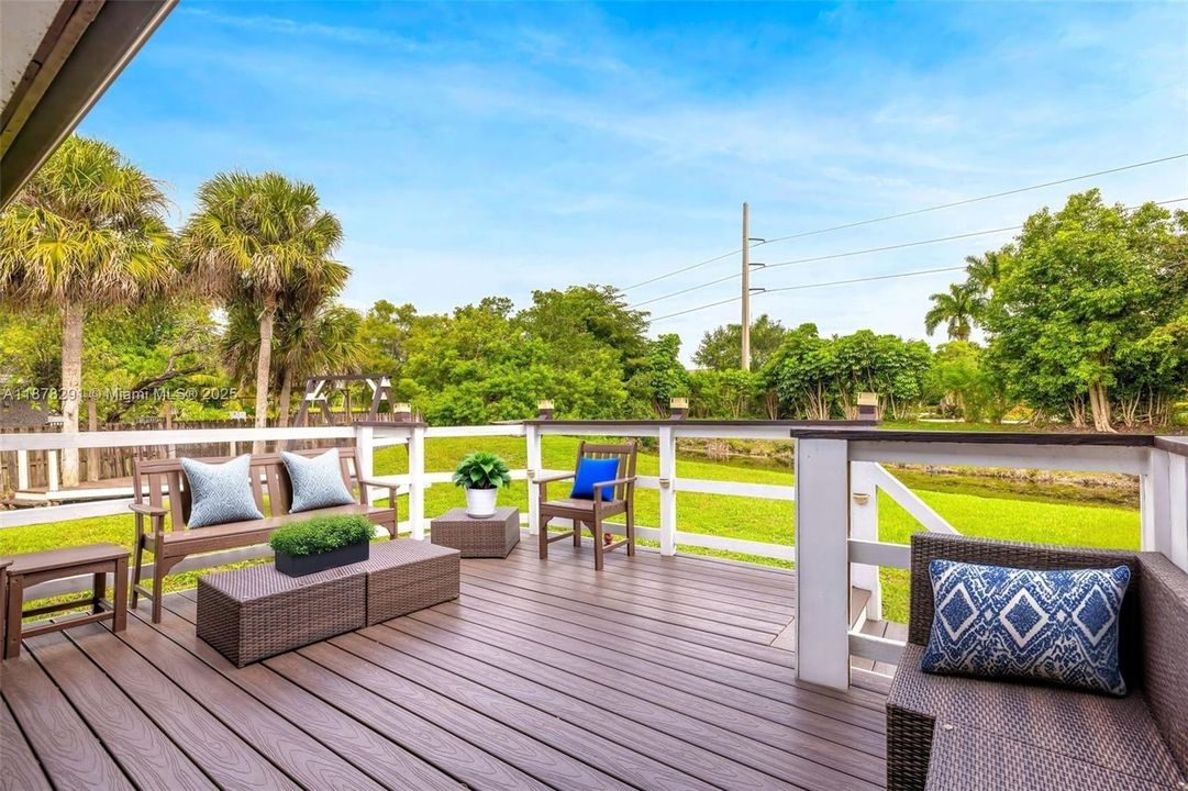 Под контрактом: $869,000 (4 спален, 2 ванн, 2487 Квадратных фут)