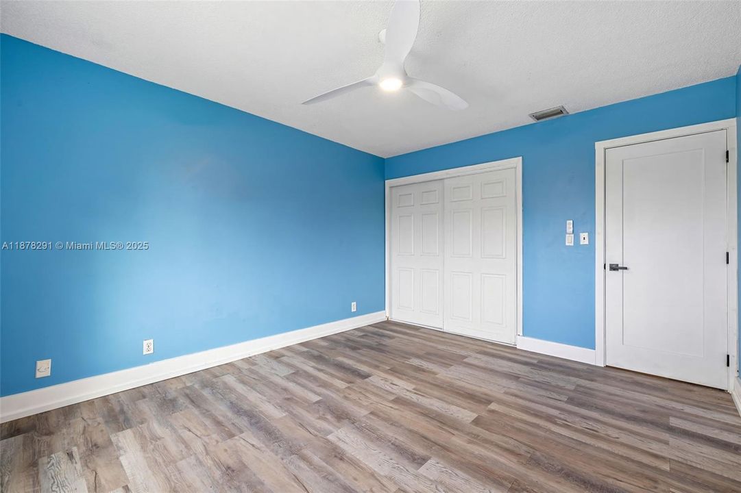 Под контрактом: $869,000 (4 спален, 2 ванн, 2487 Квадратных фут)