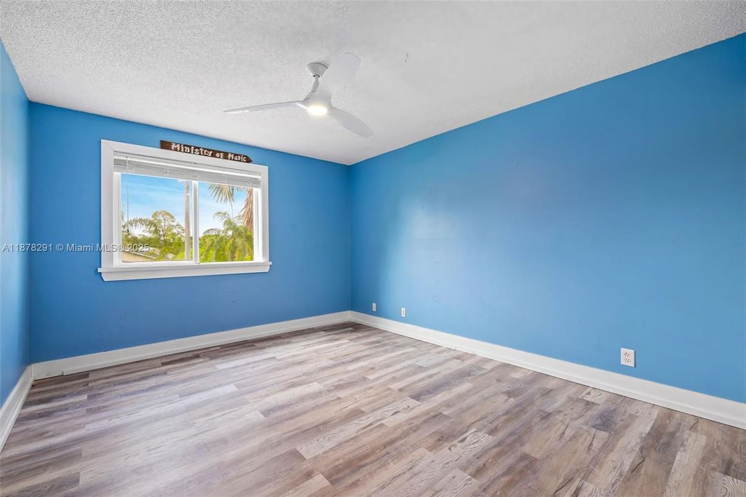 Под контрактом: $869,000 (4 спален, 2 ванн, 2487 Квадратных фут)