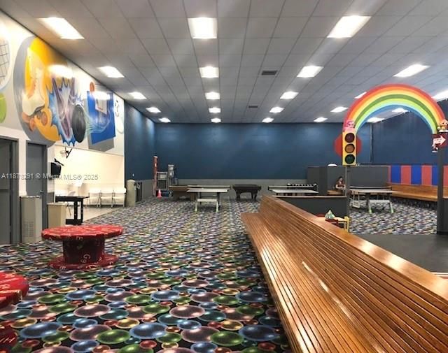 Под контрактом: $869,000 (4 спален, 2 ванн, 2487 Квадратных фут)