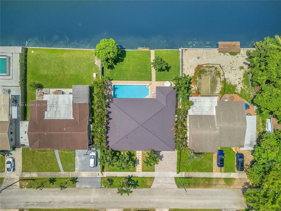 Active With Contract: $12,000 (3 beds, 3 baths, 3000 Square Feet)