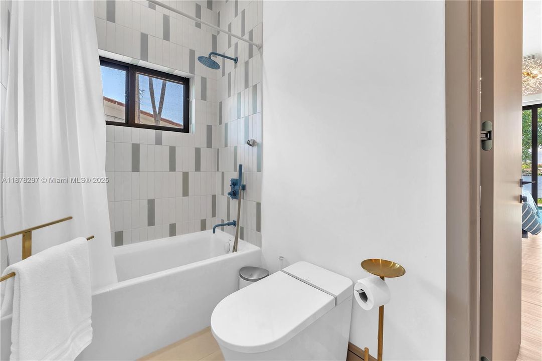 Active With Contract: $12,000 (3 beds, 3 baths, 3000 Square Feet)