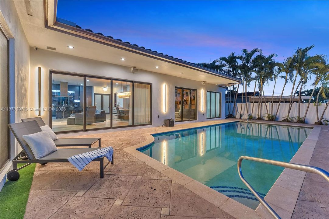 Active With Contract: $12,000 (3 beds, 3 baths, 3000 Square Feet)