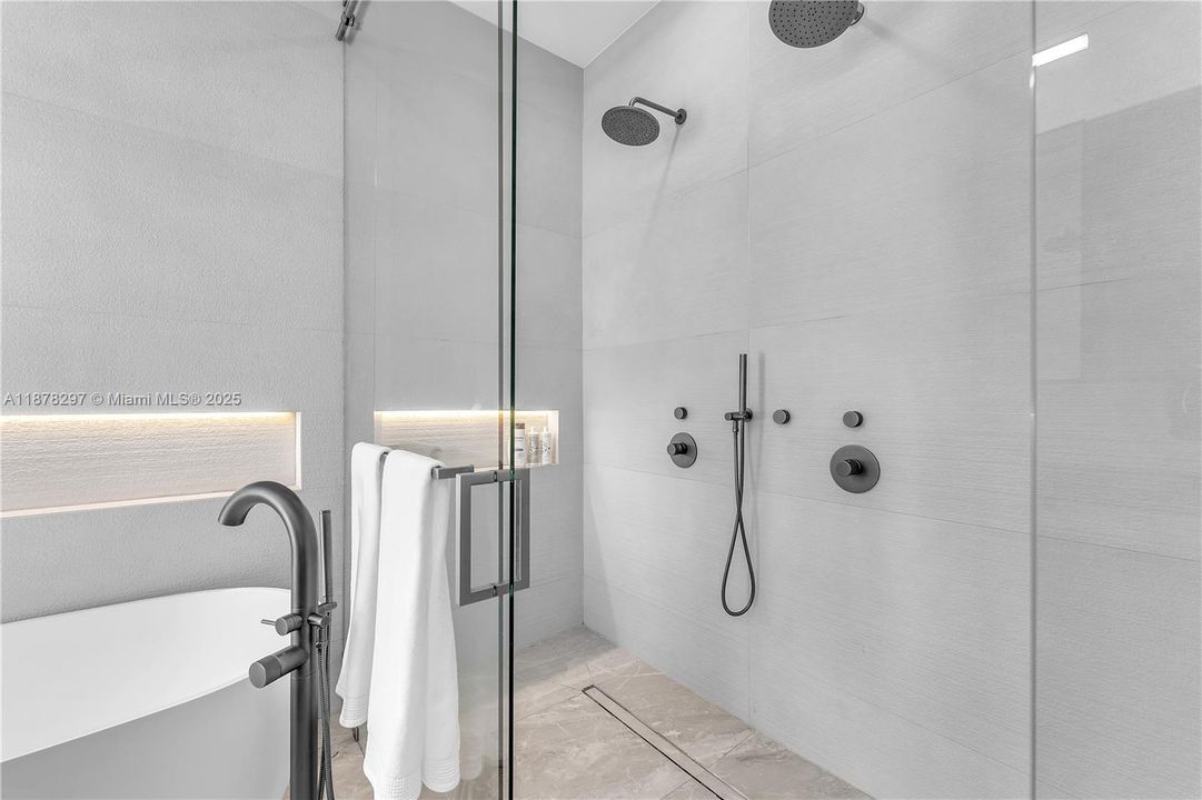 Active With Contract: $12,000 (3 beds, 3 baths, 3000 Square Feet)