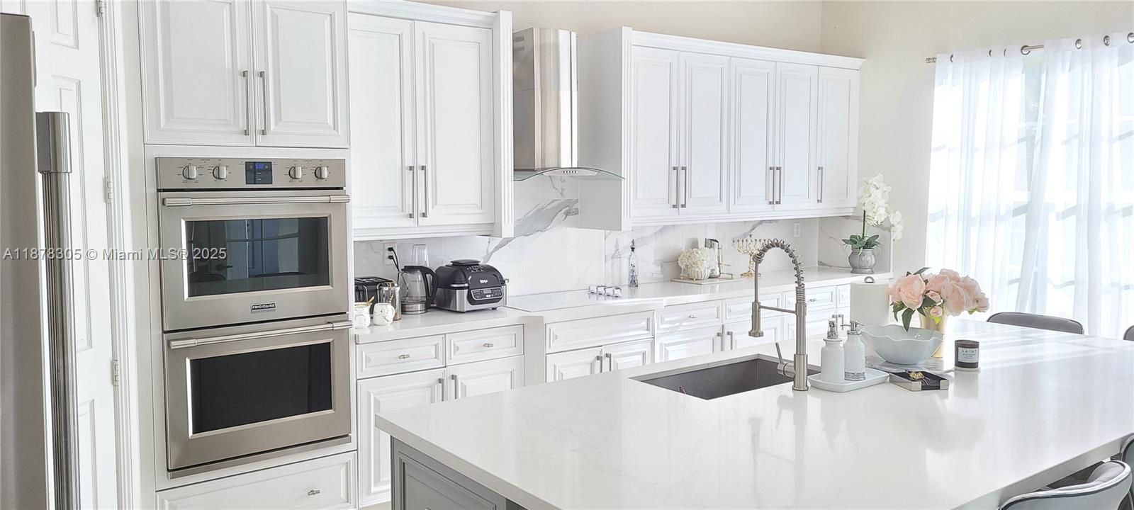 待售: $1,295,000 (6 贝兹, 4 浴室, 3810 平方英尺)