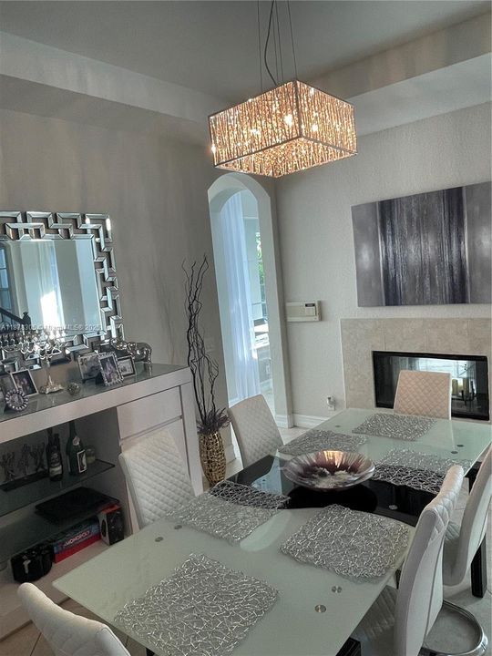 待售: $1,295,000 (6 贝兹, 4 浴室, 3810 平方英尺)