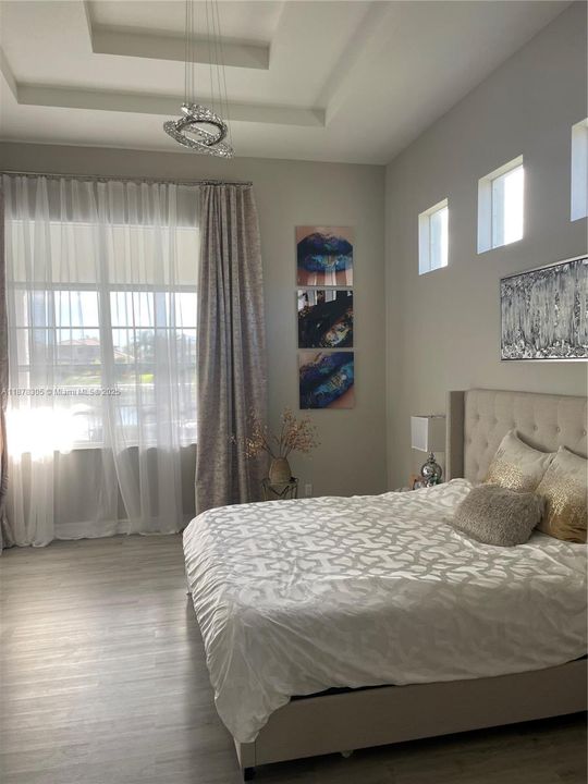 待售: $1,295,000 (6 贝兹, 4 浴室, 3810 平方英尺)