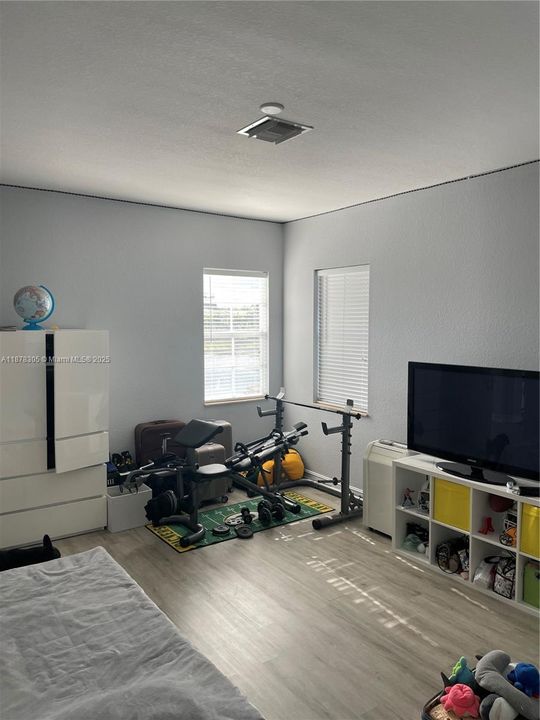 待售: $1,295,000 (6 贝兹, 4 浴室, 3810 平方英尺)