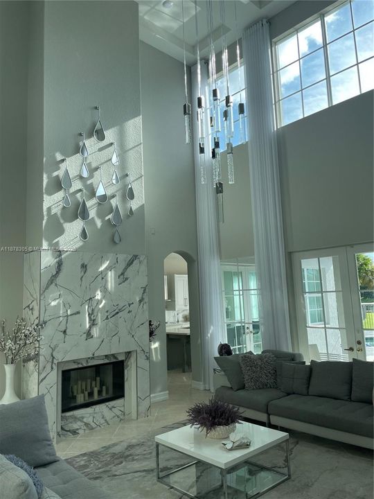 待售: $1,295,000 (6 贝兹, 4 浴室, 3810 平方英尺)