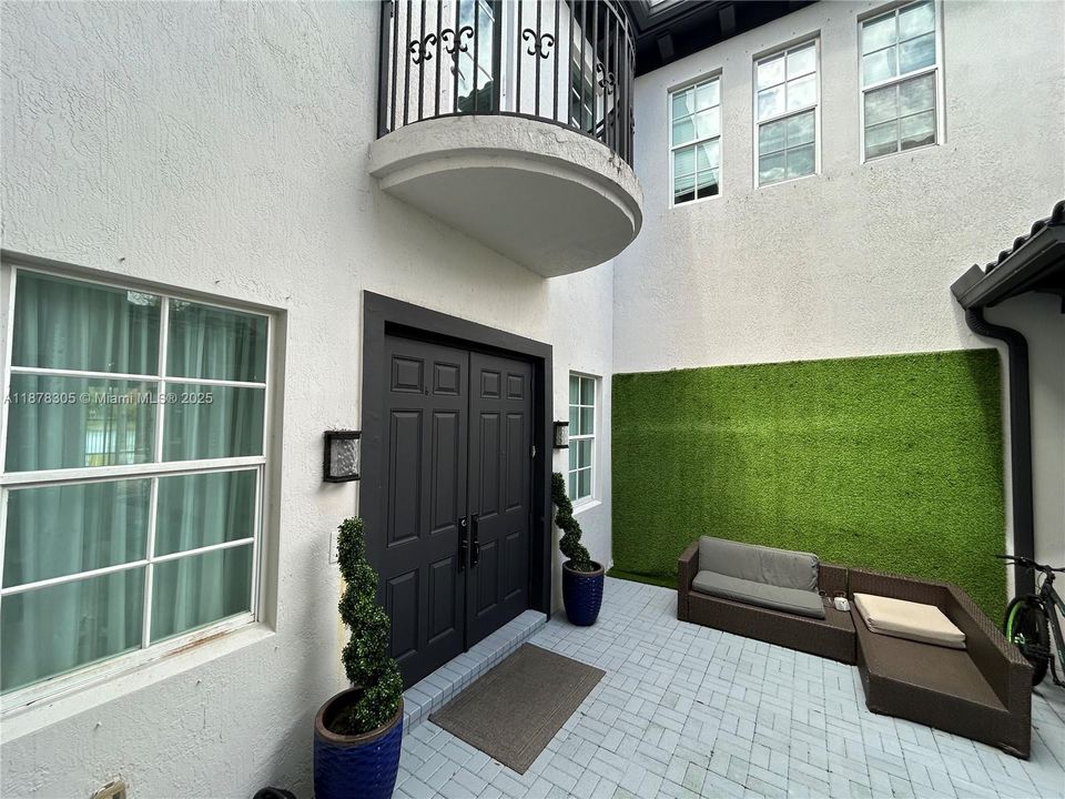 待售: $1,295,000 (6 贝兹, 4 浴室, 3810 平方英尺)