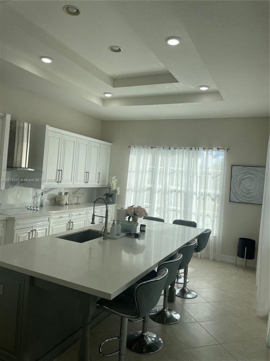 待售: $1,295,000 (6 贝兹, 4 浴室, 3810 平方英尺)