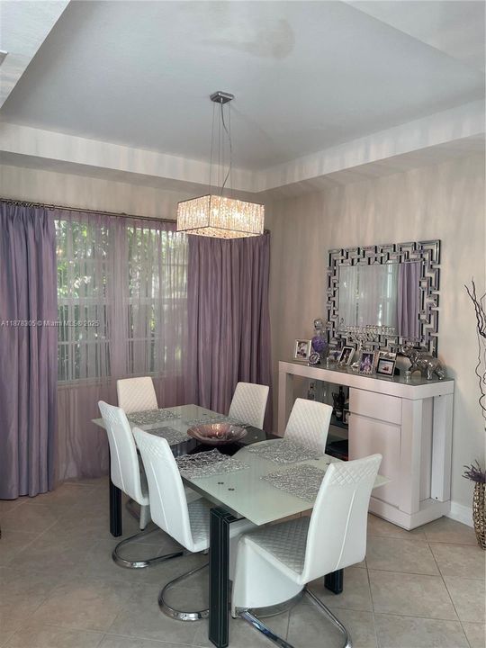 待售: $1,295,000 (6 贝兹, 4 浴室, 3810 平方英尺)