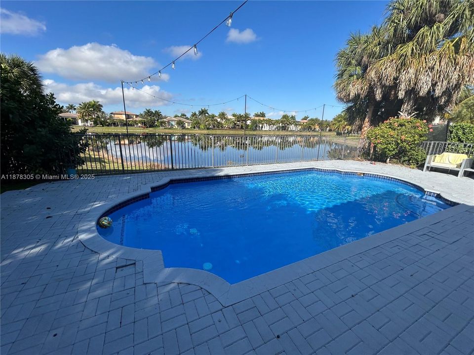 待售: $1,295,000 (6 贝兹, 4 浴室, 3810 平方英尺)