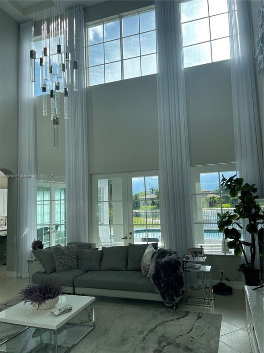 待售: $1,295,000 (6 贝兹, 4 浴室, 3810 平方英尺)