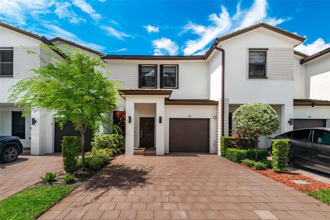 出租: $3,400 (3 贝兹, 2 浴室, 1468 平方英尺)