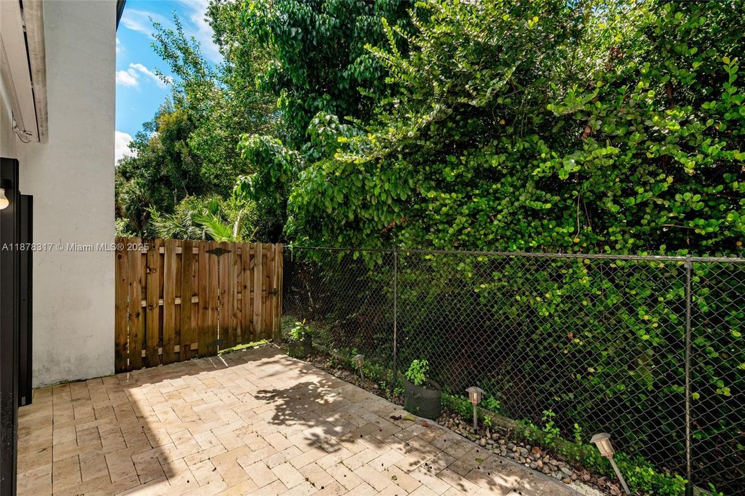 出租: $3,400 (3 贝兹, 2 浴室, 1468 平方英尺)