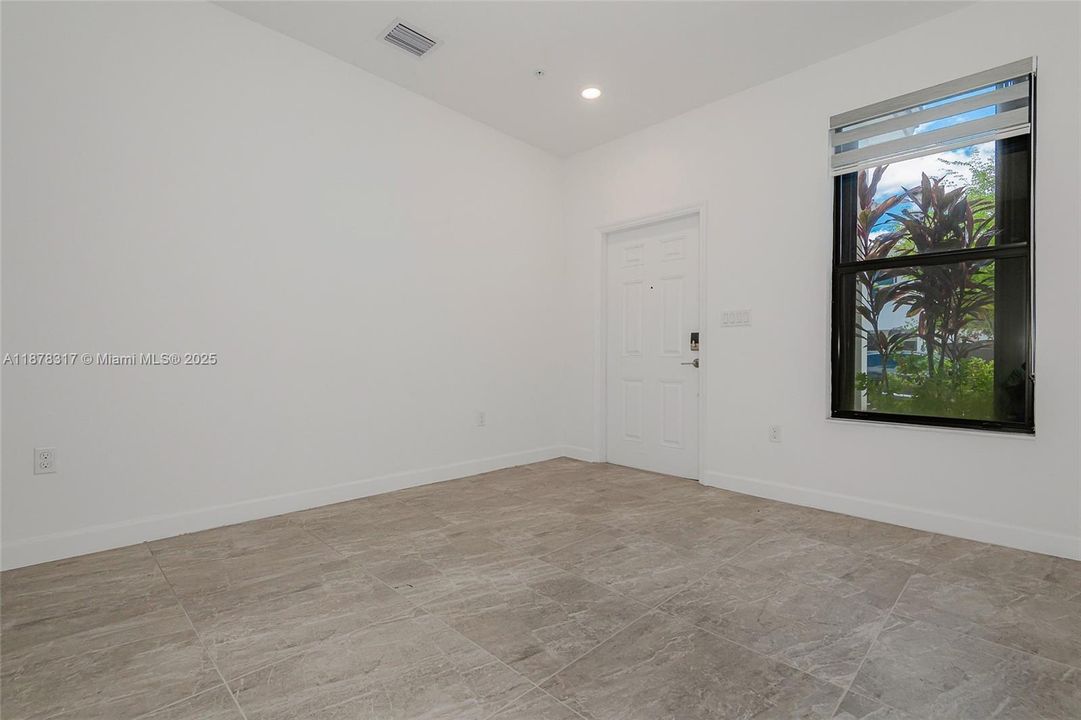 出租: $3,400 (3 贝兹, 2 浴室, 1468 平方英尺)