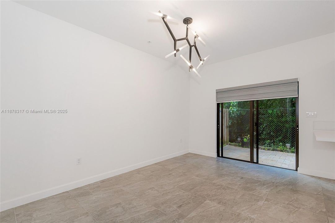 出租: $3,400 (3 贝兹, 2 浴室, 1468 平方英尺)