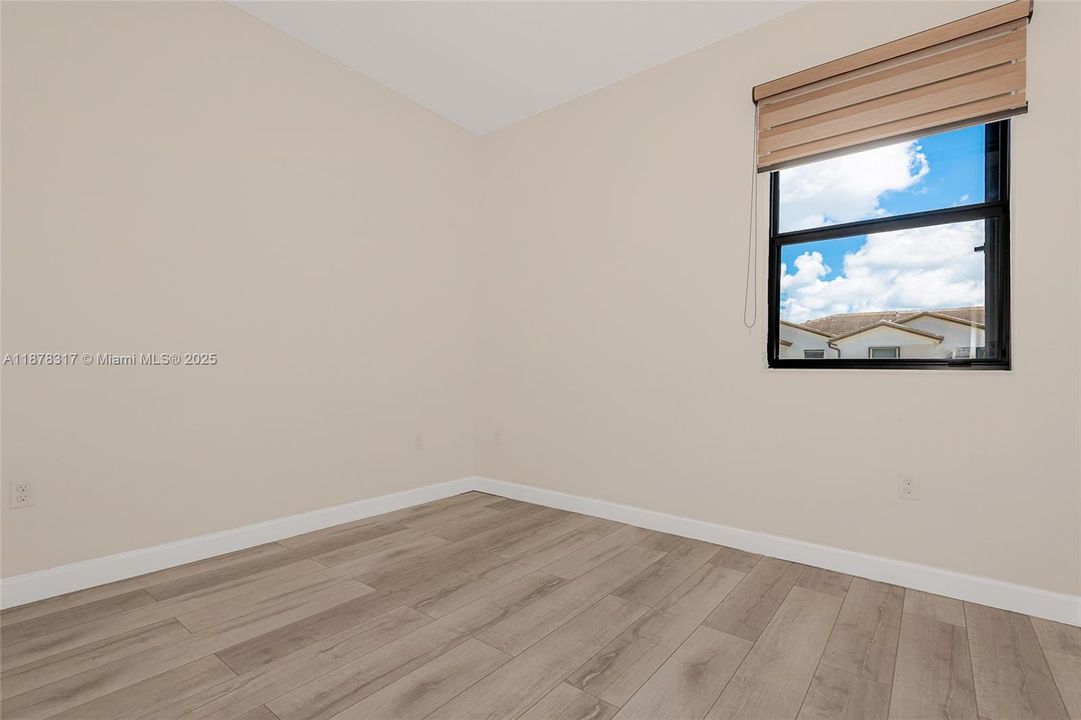 出租: $3,400 (3 贝兹, 2 浴室, 1468 平方英尺)