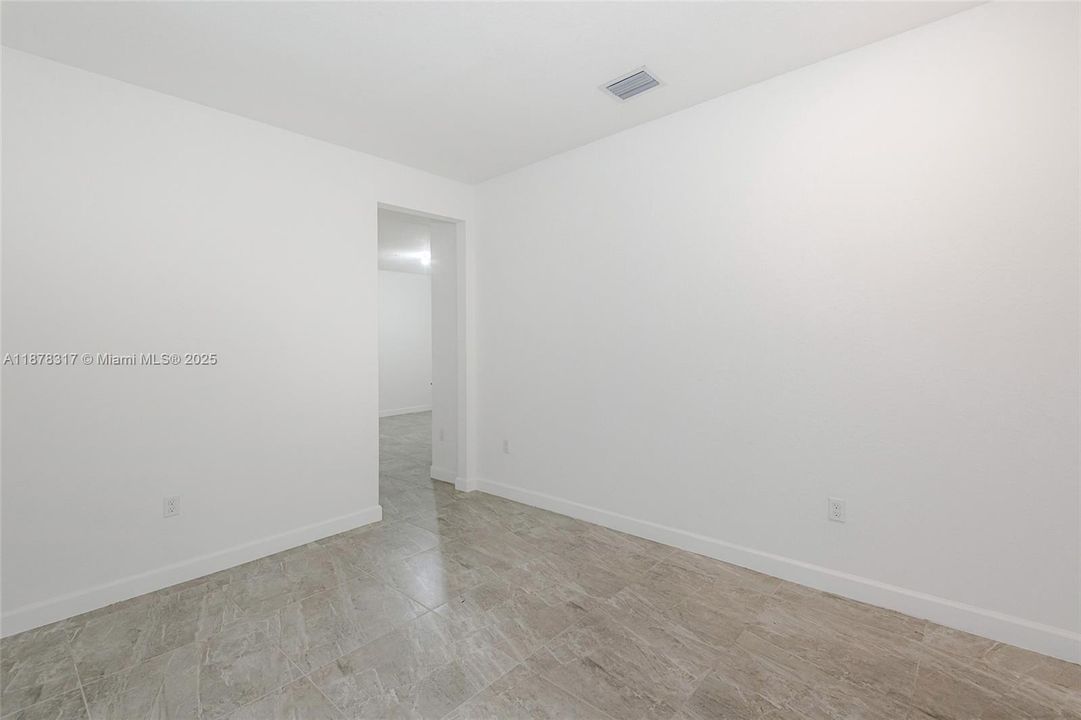 出租: $3,400 (3 贝兹, 2 浴室, 1468 平方英尺)