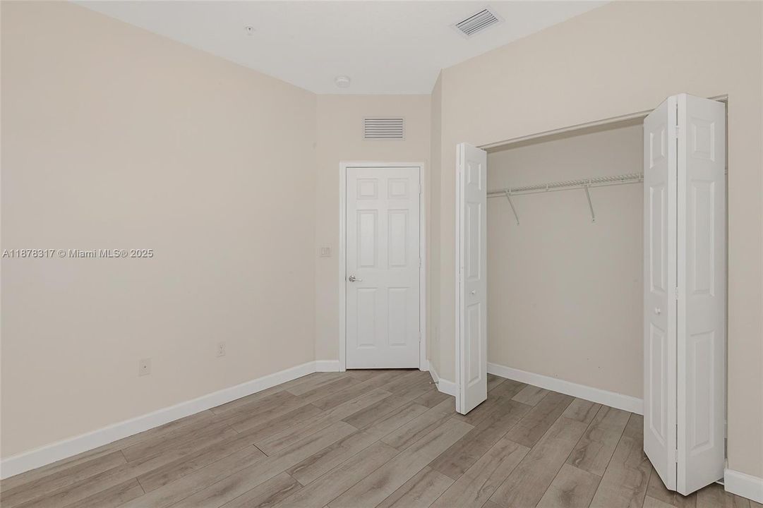 出租: $3,400 (3 贝兹, 2 浴室, 1468 平方英尺)