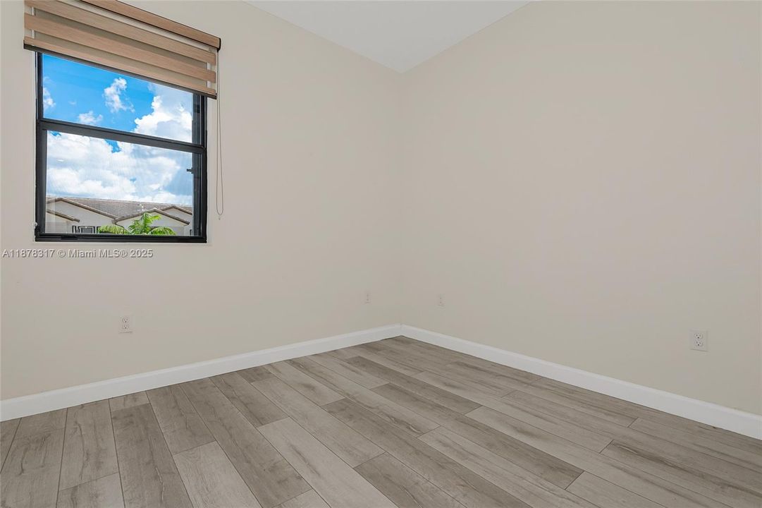 出租: $3,400 (3 贝兹, 2 浴室, 1468 平方英尺)