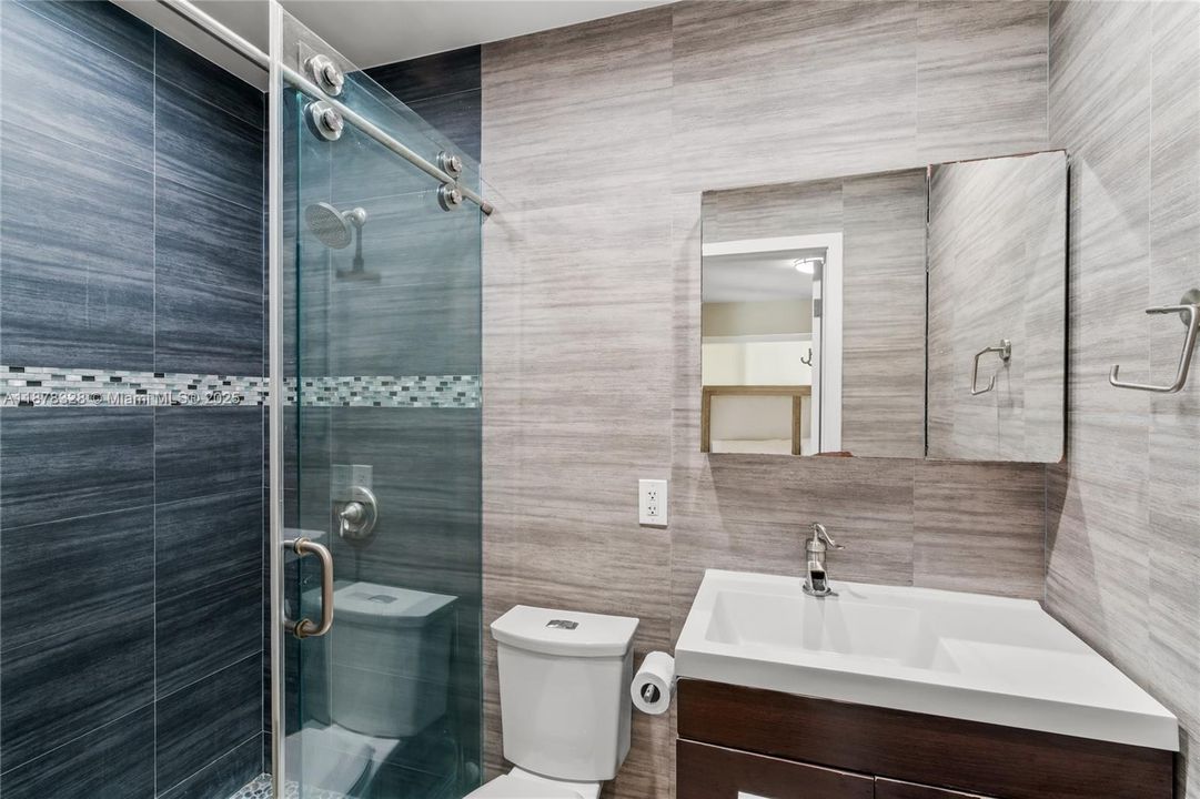 En Venta: $1,295,000 (3 camas, 2 baños, 1869 Pies cuadrados)