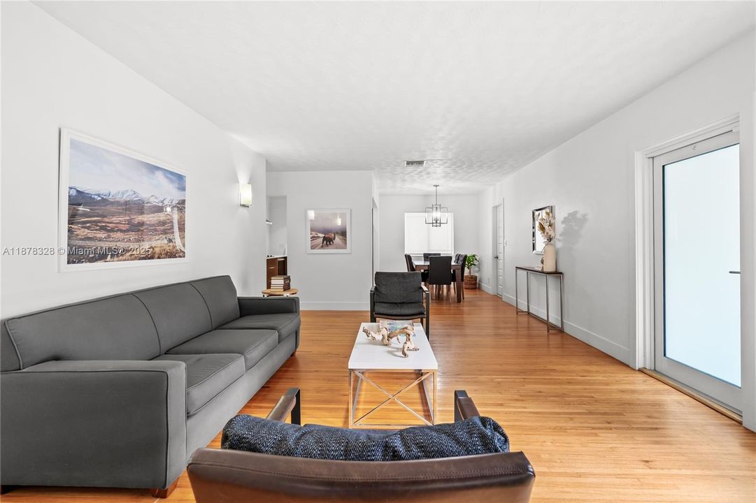 En Venta: $1,295,000 (3 camas, 2 baños, 1869 Pies cuadrados)