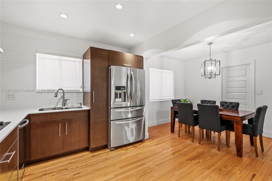 En Venta: $1,295,000 (3 camas, 2 baños, 1869 Pies cuadrados)