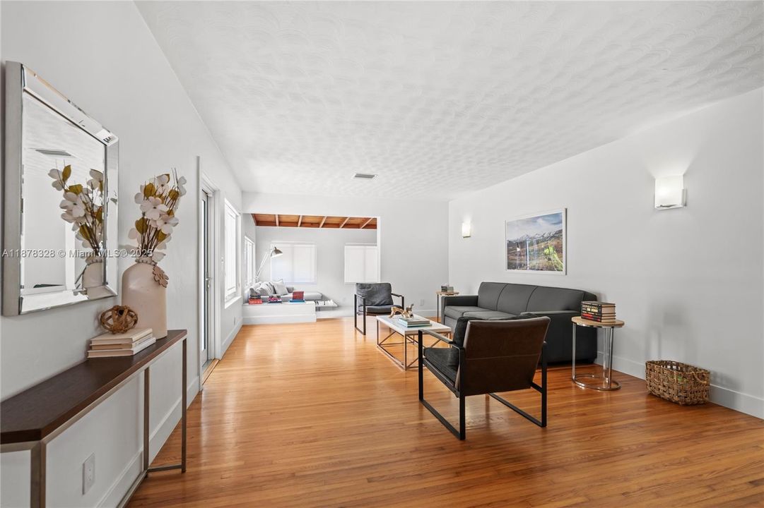 En Venta: $1,295,000 (3 camas, 2 baños, 1869 Pies cuadrados)