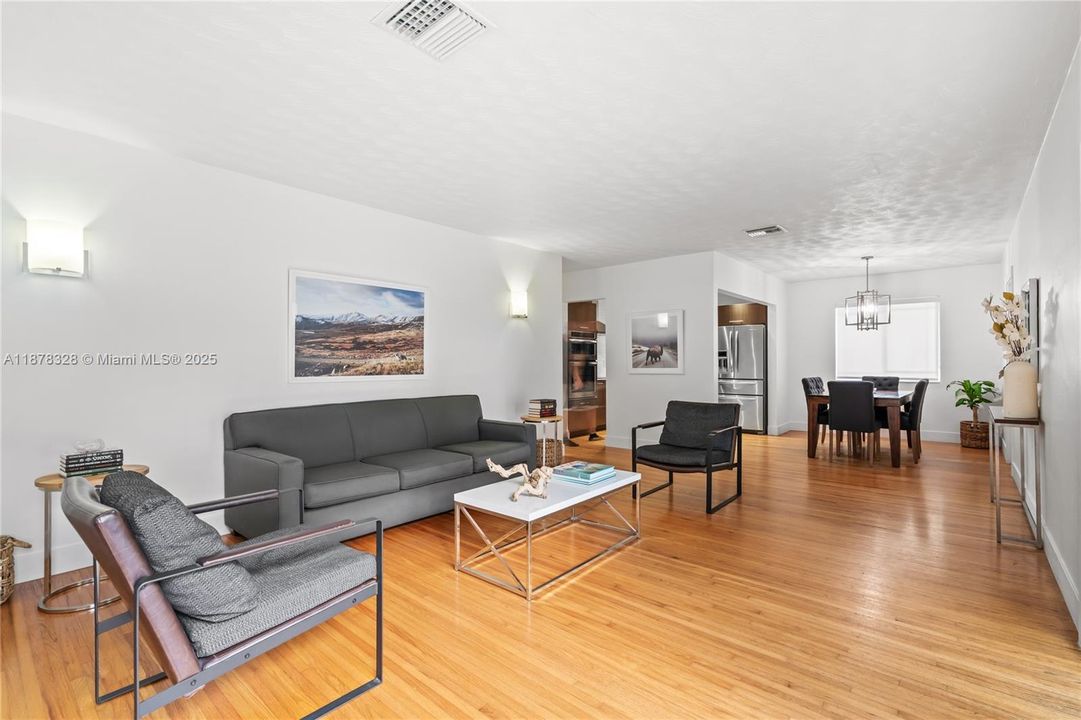 En Venta: $1,295,000 (3 camas, 2 baños, 1869 Pies cuadrados)