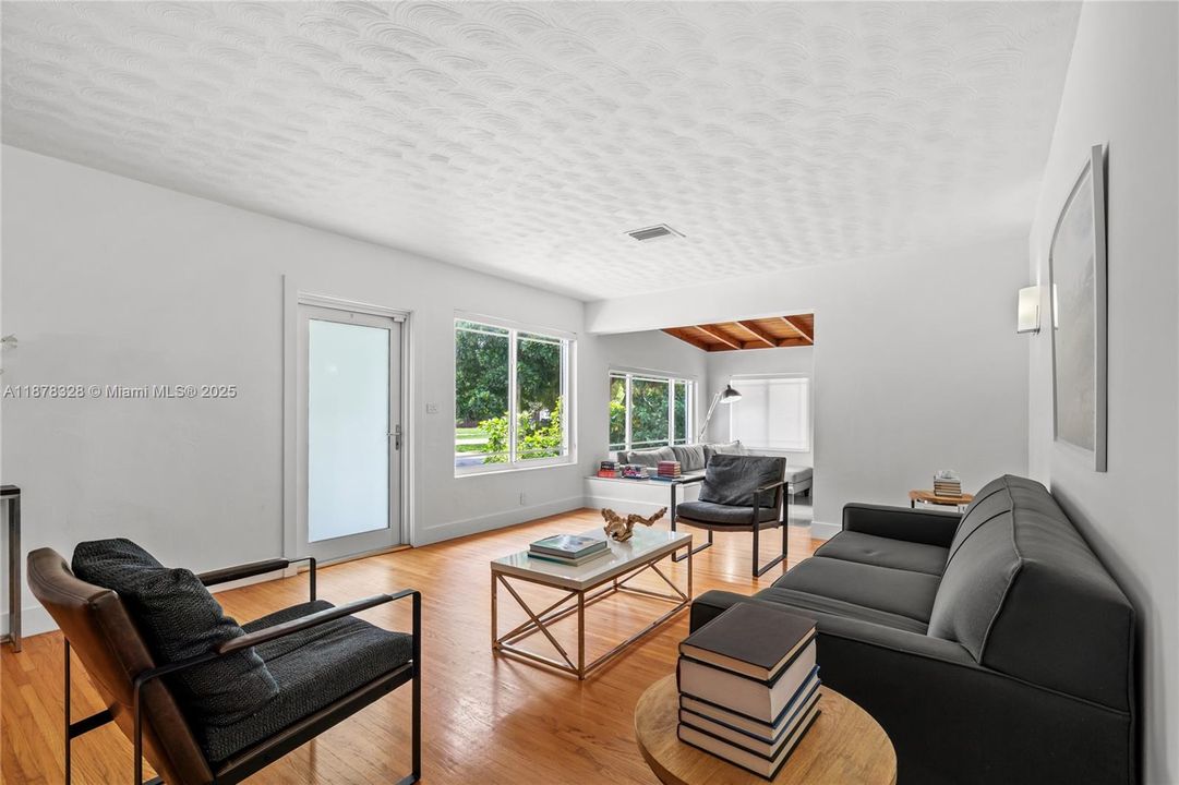 En Venta: $1,295,000 (3 camas, 2 baños, 1869 Pies cuadrados)