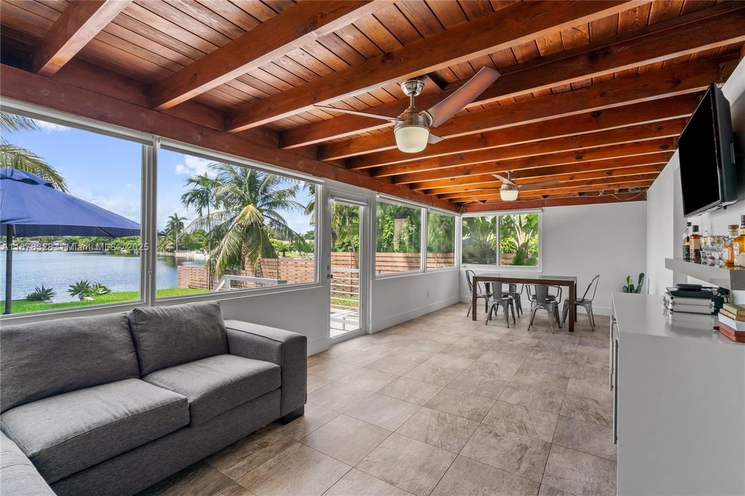 En Venta: $1,295,000 (3 camas, 2 baños, 1869 Pies cuadrados)