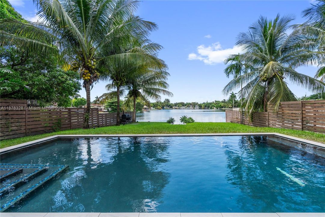 En Venta: $1,295,000 (3 camas, 2 baños, 1869 Pies cuadrados)