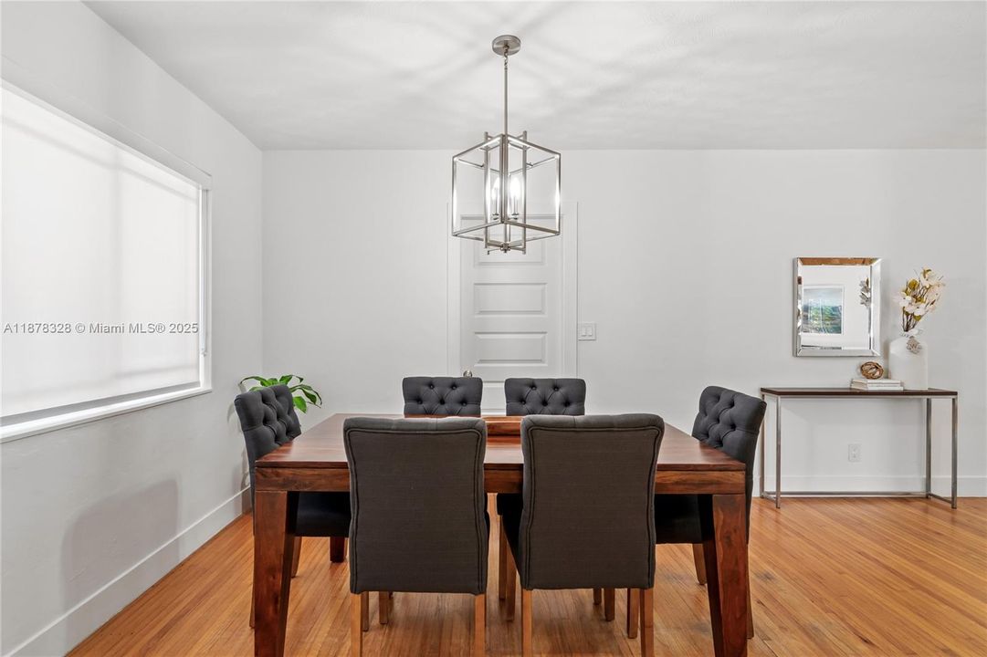 En Venta: $1,295,000 (3 camas, 2 baños, 1869 Pies cuadrados)