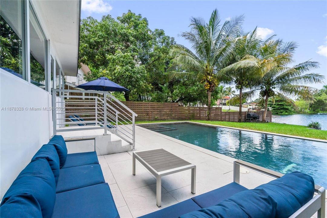 En Venta: $1,295,000 (3 camas, 2 baños, 1869 Pies cuadrados)