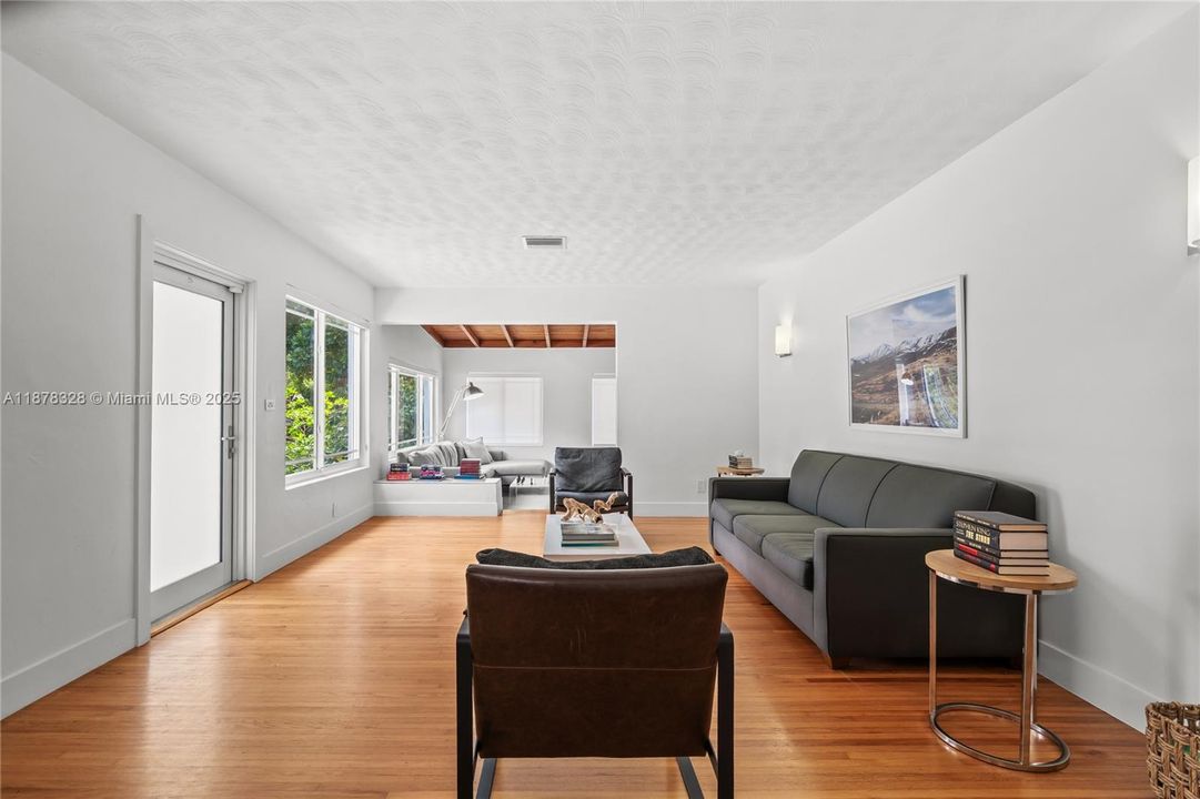 En Venta: $1,295,000 (3 camas, 2 baños, 1869 Pies cuadrados)