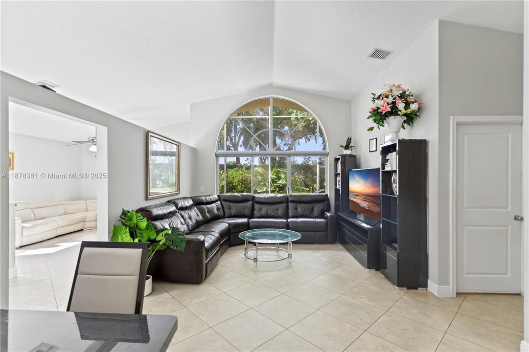 For Sale: $699,000 (4 beds, 2 baths, 1777 Square Feet)