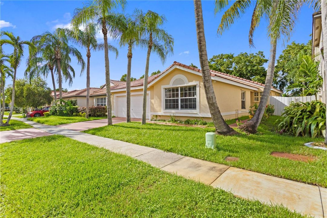 For Sale: $699,000 (4 beds, 2 baths, 1777 Square Feet)