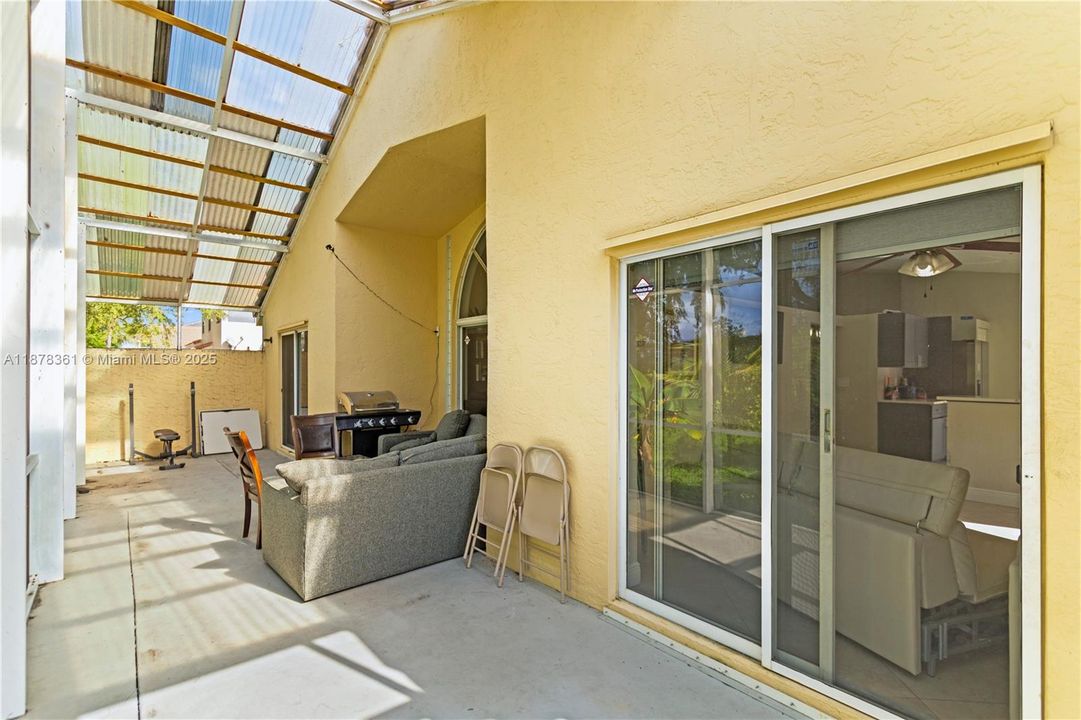 For Sale: $699,000 (4 beds, 2 baths, 1777 Square Feet)