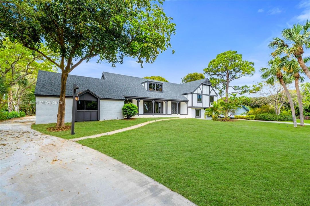 出租: $12,000 (4 贝兹, 3 浴室, 3213 平方英尺)