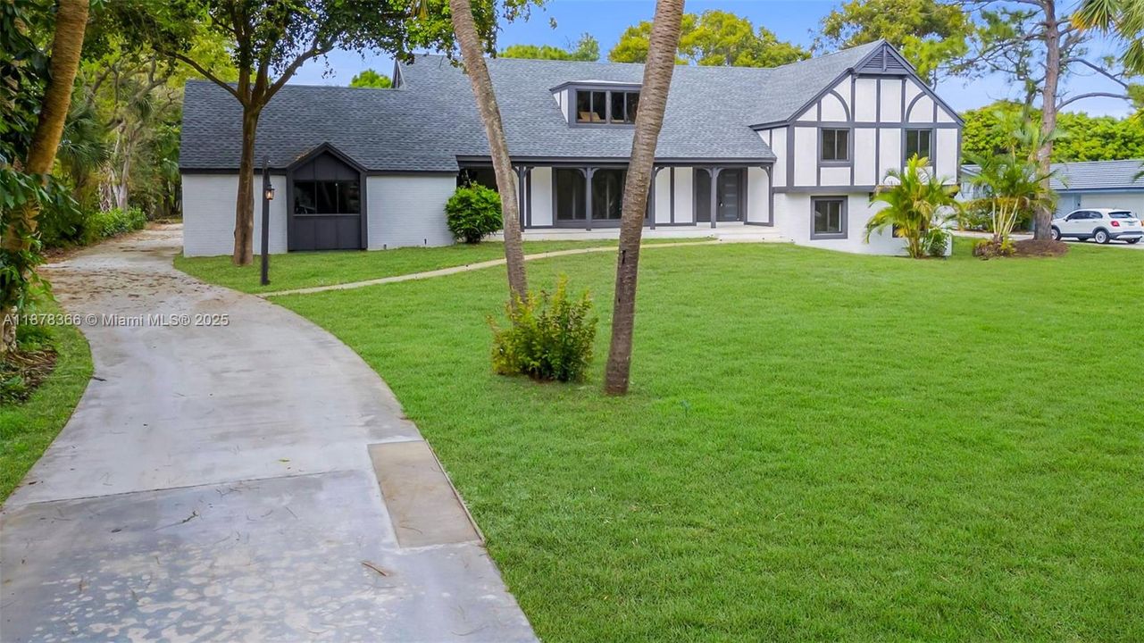 出租: $12,000 (4 贝兹, 3 浴室, 3213 平方英尺)