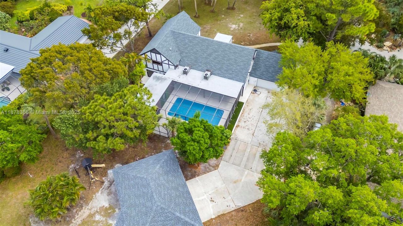 出租: $12,000 (4 贝兹, 3 浴室, 3213 平方英尺)