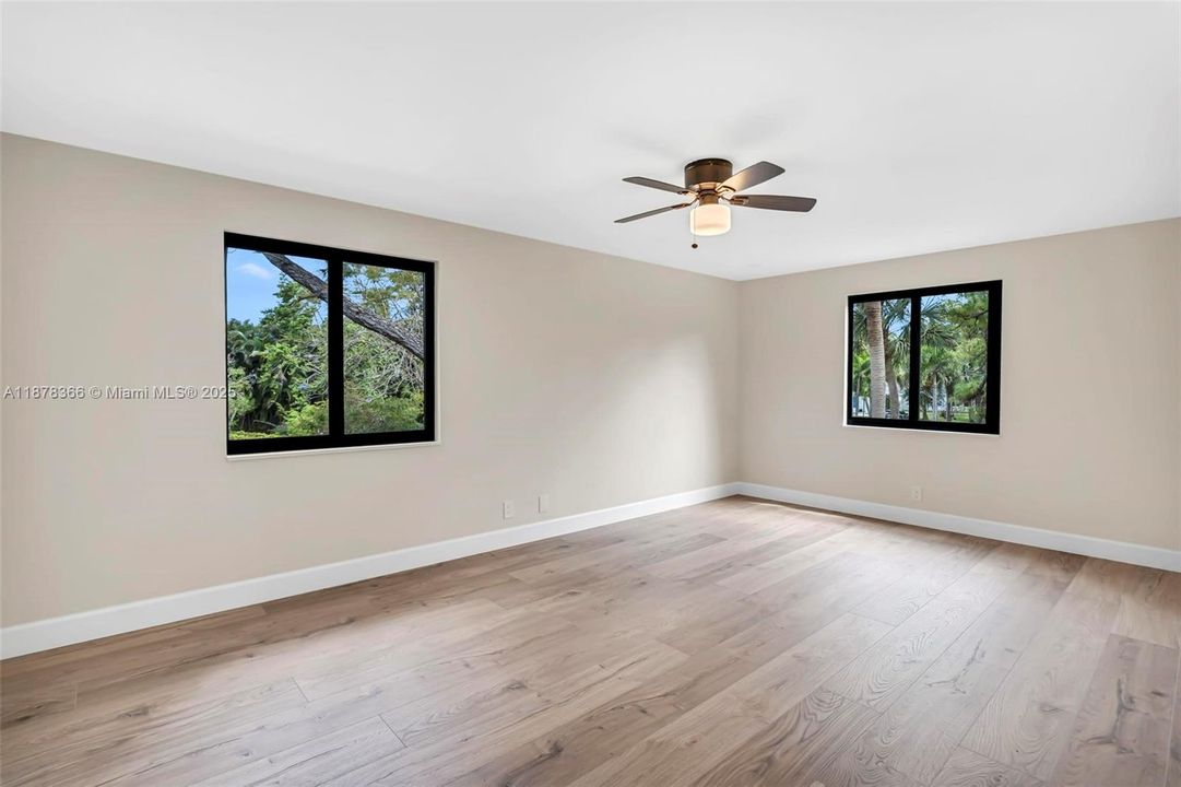 出租: $12,000 (4 贝兹, 3 浴室, 3213 平方英尺)