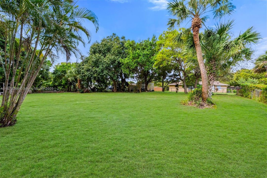 出租: $12,000 (4 贝兹, 3 浴室, 3213 平方英尺)