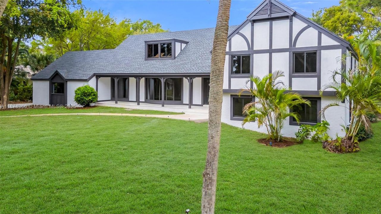 出租: $12,000 (4 贝兹, 3 浴室, 3213 平方英尺)