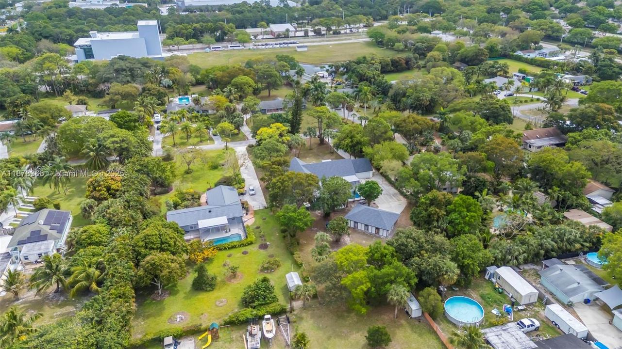 出租: $12,000 (4 贝兹, 3 浴室, 3213 平方英尺)